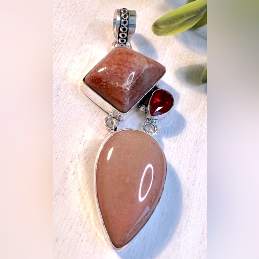 SUNSTONE/ GARNET PENDANT - Picture 2 of 4